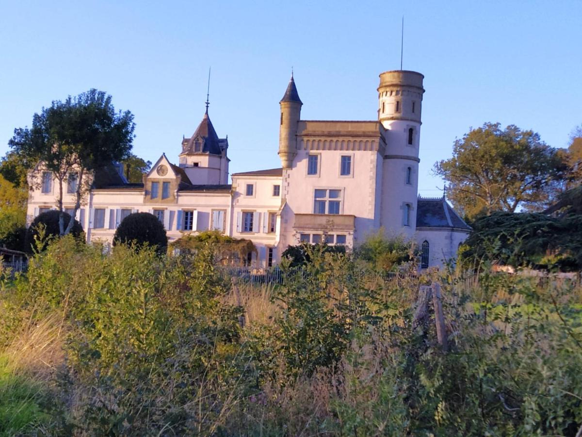 Chateau De Villeneuve - Montolieu Kültér fotó