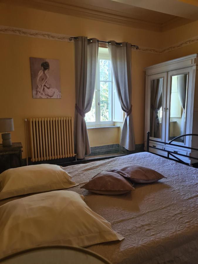 Chateau De Villeneuve - Montolieu Kültér fotó