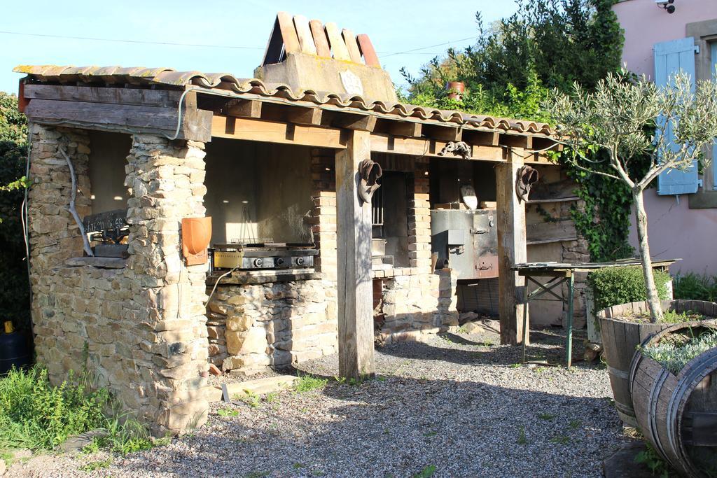Chateau De Villeneuve - Montolieu Kültér fotó