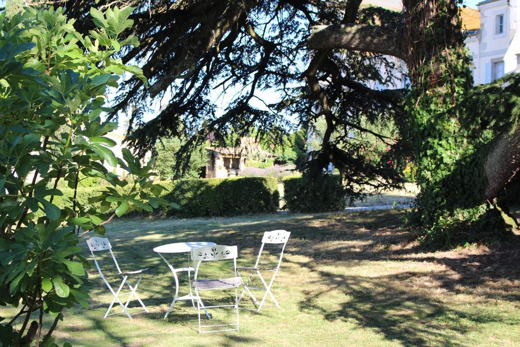 Chateau De Villeneuve - Montolieu Kültér fotó